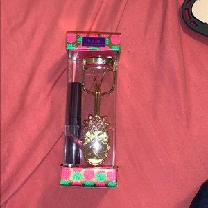 Tarte Pineapple eyelash curler